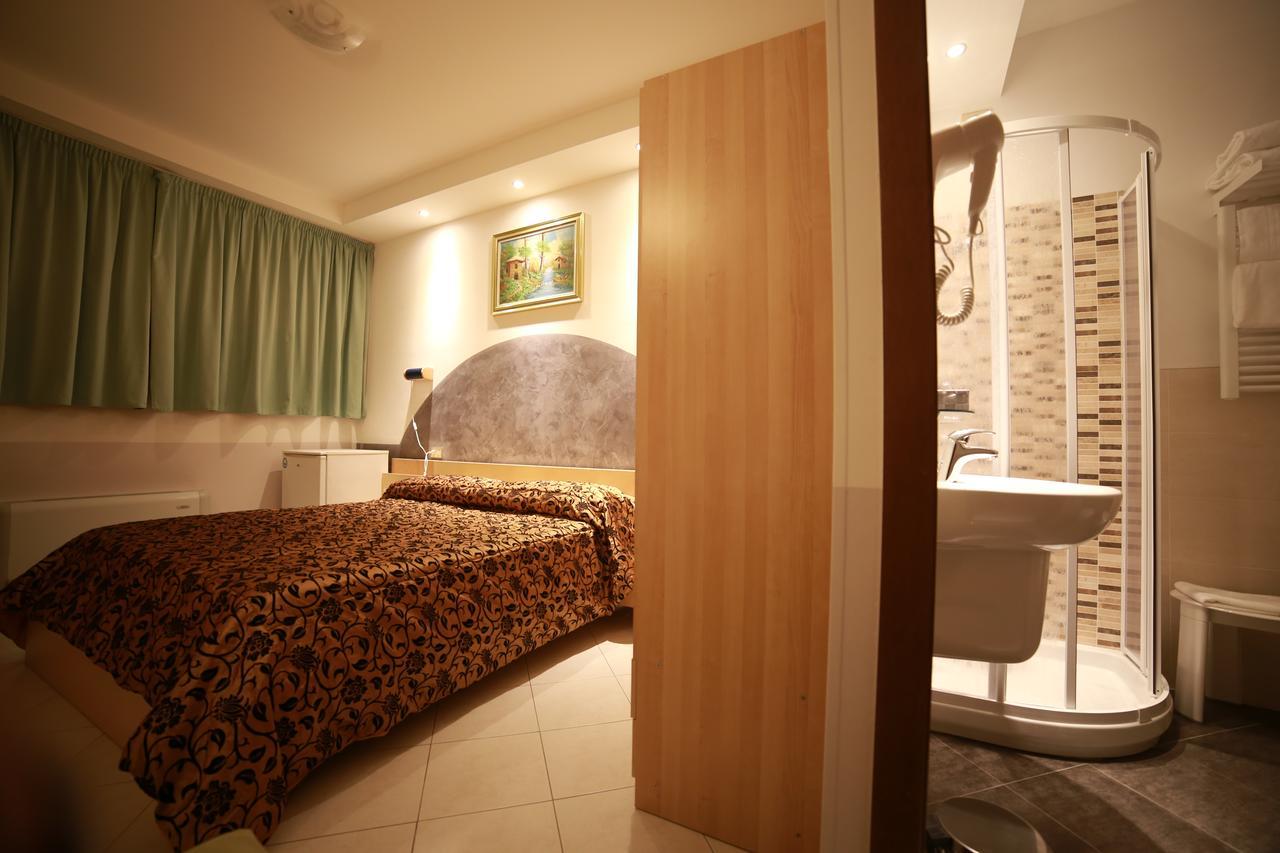 Hotel I Laghetti Polesella Bagian luar foto