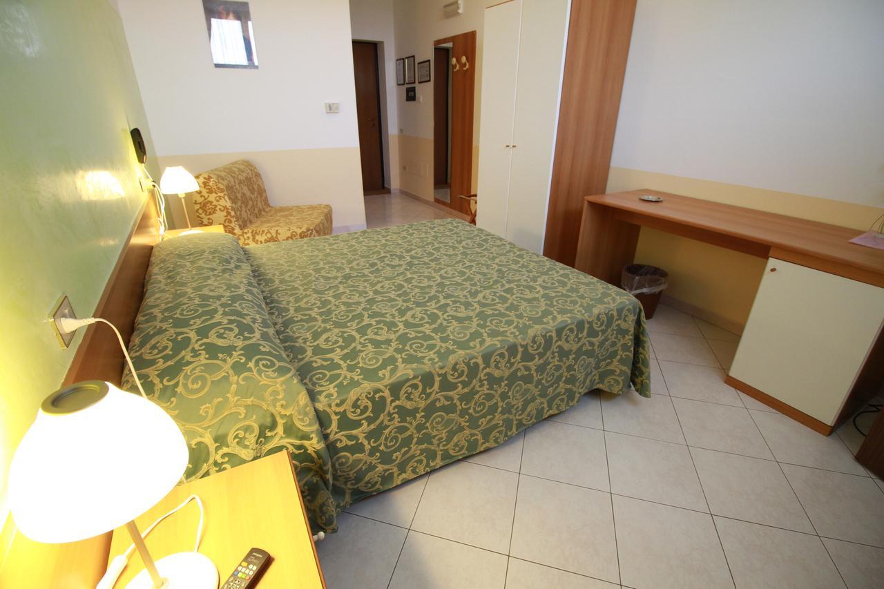 Hotel I Laghetti Polesella Bagian luar foto