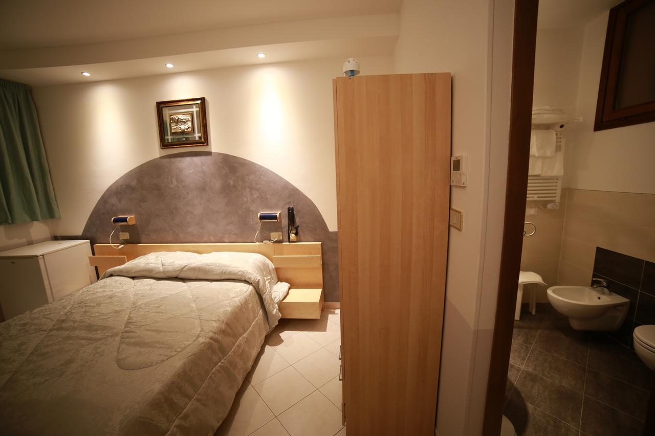 Hotel I Laghetti Polesella Bagian luar foto